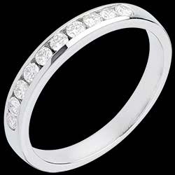 <a href=http://www.edenly.com/alliance-or-diamant/alliance-or-blanc-semi-pavee-serti-rail-03-carats,577,10.html?liste_cat=10 style=color:#fff;text-decoration:none;><u>Alliance or blanc semi pav�e - serti rail - 0.3 carats - 10 diamants</u><br><br><strike>840 €</strike> (-24%) <b style=color:#FF9999;>640 €</b></a>