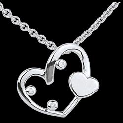<a href=http://argent.edenly.com/collier-ras-le-cou-argent/collier-joli-coeur-argent-diamant,6261,2016.html?liste_cat=2016 style=color:#fff;text-decoration:none;><u>Collier Joli coeur argent et diamant</u><br><br><b>99 €</b></a>