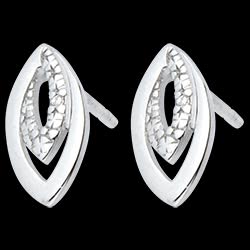 <a href=http://argent.edenly.com/boucles-d-oreilles-puces-argent/boucles-oreilles-puces-plumettes-argent-diamant,6014,2022.html?liste_cat=2020X2022X2024X2023 style=color:#fff;text-decoration:none;><u>Boucles d'oreilles puces Plumettes - Argent Diamant</u><br><br><strike>100 €</strike> (-30%) <b style=color:#FF9999;>70 €</b></a>