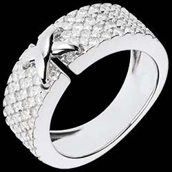 <a href=http://en.edenly.com/rings-large/haute-couture-precieuse-ring,1188,8.html?liste_cat=6X7X8 style=color:#fff;text-decoration:none;><u>Precious Haute Couture Ring</u><br><br><strike>� 2689</strike> (-51%) <b style=color:#FF9999;>� 1309</b></a>