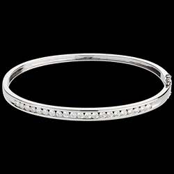 <a href=http://www.edenly.com/bracelets-joncs/bracelet-forever,1307,18.html?liste_cat=17X18X19 style=color:#fff;text-decoration:none;><u>Bracelet Forever</u><br><br><strike>3880 €</strike> (-49%) <b style=color:#FF9999;>1990 €</b></a>