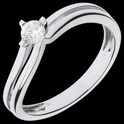 <a href=http://www.edenly.com/collection-lune-d-eden/solitaire-or-blanc-dhalia,1124,118.html?liste_cat=118 style=color:#fff;text-decoration:none;><u>Solitaire or blanc Dhalia</u><br><br><strike>1060 €</strike> (-44%) <b style=color:#FF9999;>590 €</b></a>