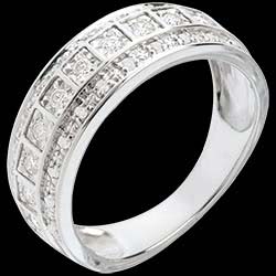 <a href=http://www.edenly.com/collection-edencity/anneau-mosaique-diamants-28-carats-33-diamants,99,112.html?liste_cat=112 style=color:#fff;text-decoration:none;><u>  Anneau mosa�que diamants   - 0.28 carats - 33 diamants</u><br><br><b>1370 €</b></a>