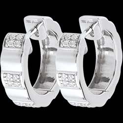 <a href=http://www.edenly.com/boucles-oreilles-creoles/creoles-arcade-or-blanc-pavees,448,23.html?liste_cat=20X22X24X23X38 style=color:#fff;text-decoration:none;><u>Cr�oles arcade or blanc pav�es</u><br><br><b>790 €</b></a>