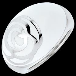 <a href=http://argent.edenly.com/bagues-larges-argent/bague-camelia-vision-blanc,6025,2008.html?liste_cat=2008 style=color:#fff;text-decoration:none;><u>Bague Cam�lia Vision Blanc</u><br><br><strike>160 €</strike> (-31%) <b style=color:#FF9999;>110 €</b></a>