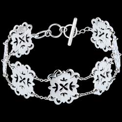 <a href=http://silber.edenly.com/silber-armkettchen/armband-blutenspitze,6029,2019.html style=color:#fff;text-decoration:none;><u>Armband Blütenspitze</u><br><br><strike>190 €</strike> (-32%) <b style=color:#FF9999;>130 €</b></a>