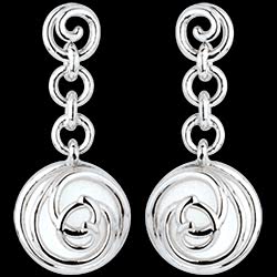 <a href=http://argent.edenly.com/boucles-d-orelles-pendantes-argent/boucles-oreilles-nuage-en-cage-blanc,6031,2024.html?liste_cat=2020X2022X2024X2023 style=color:#fff;text-decoration:none;><u>Boucles d'oreilles Nuage en cage Blanc 1</u><br><br><strike>130 €</strike> (-31%) <b style=color:#FF9999;>90 €</b></a>