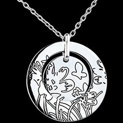 <a href=http://argent.edenly.com/sautoir-argent/collier-evasion-champetre,6045,2015.html?liste_cat=2015 style=color:#fff;text-decoration:none;><u>Collier Evasion champ�tre 1</u><br><br><b>230 €</b></a>