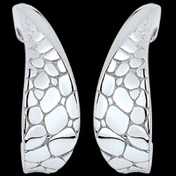 <a href=http://argent.edenly.com/creoles-argent/boucles-oreilles-creoles-ecailles,6056,2023.html?liste_cat=2020X2022X2024X2023 style=color:#fff;text-decoration:none;><u>Boucles d'oreilles Cr�oles Ecailles</u><br><br><strike>130 €</strike> (-31%) <b style=color:#FF9999;>90 €</b></a>