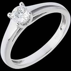 <a href=http://es.edenly.com/solitarios-diamante/imprescindible-solitario-blanco-34-quilates,19,3.html?url=anillos-compromiso&liste_cat=2X3X4X5X12 style=color:#fff;text-decoration:none;>Imprescindible Solitario blanco  - 0.34 quilates <br><b style=color:#FFE492;>990 €</b> (-56%) </a>