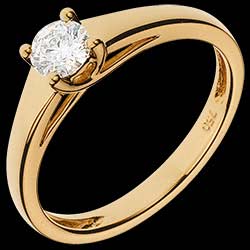 <a href=http://www.edenly.com/collection-lune-d-eden/bague-solitaire-diademe-or-jaune,1134,118.html?liste_cat=118 style=color:#fff;text-decoration:none;><u>Bague solitaire Diad�me or jaune</u><br><br><strike>2370 €</strike> (-50%) <b style=color:#FF9999;>1190 €</b></a>