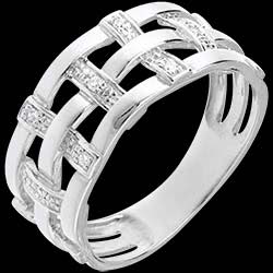 <a href=http://www.edenly.com/bagues-larges/bague-couture-or-blanc-pavee-diamants-11-diamants,96,8.html?url=bagues&liste_cat=6X7X8X32X33X35X43 style=color:#fff;text-decoration:none;>Bague couture or blanc pav�e diamants - 11 diamants <br><b style=color:#FFE492;>490 €</b> (-38%) </a>