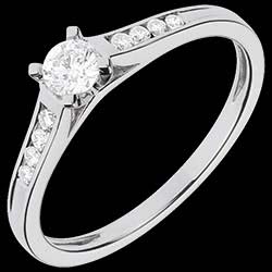 <a href=http://www.edenly.com/solitaires-accompagnes/solitaire-duchesse-or-blanc-pave,1100,4.html?liste_cat=2X3X4X5X12 style=color:#fff;text-decoration:none;><u>Solitaire Duchesse or blanc pav� - 0.31 carats - 9 diamants</u><br><br><strike>1330 €</strike> (-48%) <b style=color:#FF9999;>690 €</b></a>