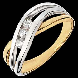 <a href=http://en.edenly.com/rings-fine/yellow-and-white-gold-nympheade-trilogy,1099,7.html?liste_cat=7 style=color:#fff;text-decoration:none;><u>Yellow and White Gold Nympheade Trilogy Ring - 3 Diamonds</u><br><br><b>� 899</b></a>