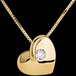 <a href=http://es.edenly.com/colgantes-clasicos/collar-corazon-apasionado-oro-amarillo-diamantes-9k,1837,15.html style=color:#fff;text-decoration:none;>Collar coraz�n apasionado oro amarillo diamantes <br><b style=color:#FFE492;>190 €</b> (-42%) </a>