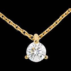 <a href=http://de.edenly.com/klassische-anhanger/collier-solitar-gelbgold-026-karat,284,15.html?liste_cat=15 style=color:#fff;text-decoration:none;><u>Collier Solit�r in Gelbgold - 0.26 Karat</u><br><br><b>910 €</b></a>