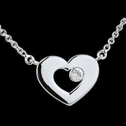 <a href=http://argent.edenly.com/collier-ras-le-cou-argent/collier-coeur-passion-argent-diamant,6058,2016.html?liste_cat=2016 style=color:#fff;text-decoration:none;><u>Collier Coeur Passion - Argent Diamant</u><br><br><strike>110 €</strike> (-41%) <b style=color:#FF9999;>65 €</b></a>