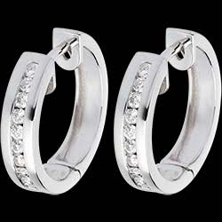 <a href=http://www.edenly.com/boucles-oreilles-creoles/creoles-or-blanc-diamants-serti-rail-mm-24-carats,332,23.html?liste_cat=20X22X24X23X38 style=color:#fff;text-decoration:none;><u>Cr�oles or blanc diamants - serti rail (MM)  - 0.24 carats - 22 diamants</u><br><br><strike>1150 €</strike> (-49%) <b style=color:#FF9999;>590 €</b></a>