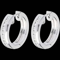 <a href=http://www.edenly.com/boucles-oreilles-creoles/creoles-or-blanc-diamants-serti-rail-mm-33-carats,334,23.html?liste_cat=20X22X24X23X38 style=color:#fff;text-decoration:none;><u>Cr�oles or blanc diamants - serti rail (MM+) - 0.33 carats - 22 diamants</u><br><br><strike>1570 €</strike> (-43%) <b style=color:#FF9999;>890 €</b></a>