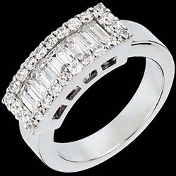 <a href=http://de.edenly.com/solitar-umrandet-von-diamanten/ring-laniere-in-weissgold-35-karat-31-diamanten,805,4.html?liste_cat=2X3X4X5X12 style=color:#fff;text-decoration:none;><u>Ring Lani�re in Weissgold - 1.35 Karat - 31 Diamanten</u><br><br><strike>6500 €</strike> (-30%) <b style=color:#FF9999;>4550 €</b></a>