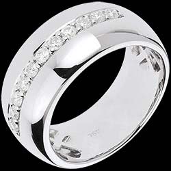 <a href=http://en.edenly.com/rings-large/lunar-shine-ring,1213,8.html?liste_cat=6X7X8 style=color:#fff;text-decoration:none;><u>Lunar Shine Half Eternity Ring</u><br><br><strike>� 2399</strike> (-49%) <b style=color:#FF9999;>� 1219</b></a>