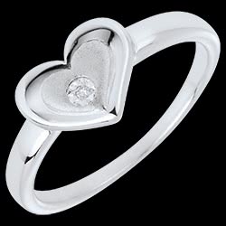 <a href=http://argent.edenly.com/bagues-fines-argent/bague-coeurs-lyriade-argent-diamant,6220,2007.html style=color:#fff;text-decoration:none;><u>Bague Coeurs Lyriade argent et diamant</u><br><br><b>59 €</b></a>