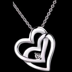 <a href=http://argent.edenly.com/collier-ras-le-cou-argent/collier-double-coeur-argent-diamant,6263,2016.html?liste_cat=2016 style=color:#fff;text-decoration:none;><u>Collier Double coeur argent et diamant</u><br><br><b>109 €</b></a>