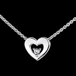 <a href=http://argent.edenly.com/collier-ras-le-cou-argent/collier-ideal-argent-diamant,6265,2016.html?liste_cat=2016 style=color:#fff;text-decoration:none;><u>Collier Ideal argent et diamant</u><br><br><b>99 €</b></a>