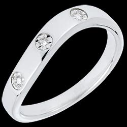 <a href=http://argent.edenly.com/bagues-fines-argent/bague-trilogie-etoiles-argent-diamant,6206,2007.html?liste_cat=2006X2010X2008X2007 style=color:#fff;text-decoration:none;><u>Bague Trilogie Etoiles argent et diamant</u><br><br><b>79 €</b></a>