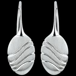 <a href=http://argent.edenly.com/boucles-d-orelles-pendantes-argent/boucles-oreilles-onde-gravee,6086,2024.html?liste_cat=2020X2022X2024X2023 style=color:#fff;text-decoration:none;><u>Boucles d'oreilles Onde grav�e</u><br><br><strike>130 €</strike> (-31%) <b style=color:#FF9999;>90 €</b></a>
