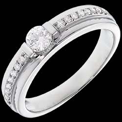 <a href=http://en.edenly.com/rings-large/empire-ring-white-gold-paved-with-diamonds-34-cara,26,8.html?liste_cat=6X7X8 style=color:#fff;text-decoration:none;><u>Empire ring white gold paved with diamond set shoulders  - 0.34 carat - 17diamonds</u><br><br><strike>� 1639</strike> (-43%) <b style=color:#FF9999;>� 939</b></a>