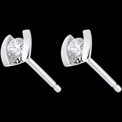 <a href=http://www.edenly.com/puces-diamants/boucles-oreilles-caldera-puces-diamants-or-blanc-2,214,22.html?liste_cat=20X22X24X23X38 style=color:#fff;text-decoration:none;><u>Boucles d'oreilles caldera - puces diamants or blanc - 0.21 carats</u><br><br><strike>720 €</strike> (-28%) <b style=color:#FF9999;>520 €</b></a>