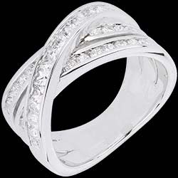 <a href=http://www.edenly.com/collection-saturne/bague-princesse-saturne,1323,119.html?liste_cat=119 style=color:#fff;text-decoration:none;><u>Bague Princesse Saturne</u><br><br><b>5680 €</b></a>
