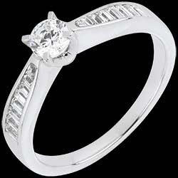 <a href=http://de.edenly.com/solitar-umrandet-von-diamanten/solitarring-pure-weissgold,1318,4.html?liste_cat=4 style=color:#fff;text-decoration:none;><u>Solit�rring Pure - Weissgold</u><br><br><strike>2410 €</strike> (-38%) <b style=color:#FF9999;>1490 €</b></a>