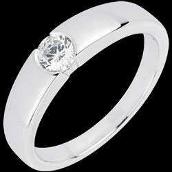<a href=http://www.edenly.com/collection-lune-d-eden/solitaire-era-or-blanc,1313,118.html?liste_cat=118 style=color:#fff;text-decoration:none;><u>Solitaire Era or blanc</u><br><br><b>1990 €</b></a>