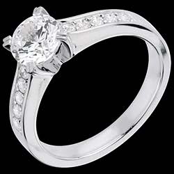 <a href=/creation-bague.php?produit=30245&url=anelli-di-fidanzamento&liste_cat=2X3X4X5X12 style=color:#fff;text-decoration:none;>Anello su misura 30245 <br><b>9900 €</b></a>