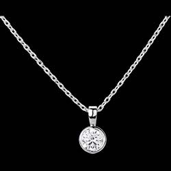 <a href=http://www.edenly.com/collection-lune-d-eden/collier-poupee-solitaire-or-blanc,1337,118.html?liste_cat=118 style=color:#fff;text-decoration:none;><u>Collier Poup�e Solitaire or blanc</u><br><br><b>1990 €</b></a>