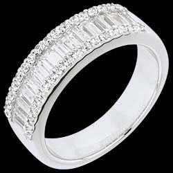 <a href=http://en.edenly.com/rings-large/palais-royal-ring,1319,8.html?liste_cat=6X7X8 style=color:#fff;text-decoration:none;><u>Palais Royal Half Eternity Ring</u><br><br><b>� 5089</b></a>