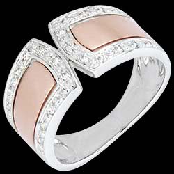 <a href=http://en.edenly.com/rings-large/irina-ring-golds-diamonds,1543,8.html?liste_cat=6X7X8 style=color:#fff;text-decoration:none;><u>Irina Ring - 2 Golds - Diamonds</u><br><br><strike>� 1229</strike> (-47%) <b style=color:#FF9999;>� 649</b></a>