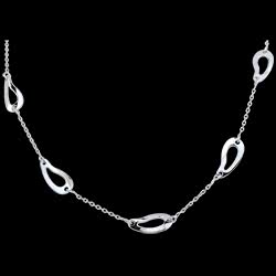 <a href=http://argent.edenly.com/collier-ras-le-cou-argent/collier-allusion-argent,6272,2016.html?liste_cat=2016 style=color:#fff;text-decoration:none;><u>Collier Allusion argent</u><br><br><b>69 €</b></a>