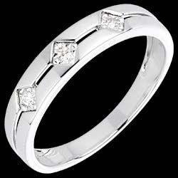 <a href=http://en.edenly.com/rings-fine/white-gold-and-diamond-losange-trilogy-ring,1550,7.html?liste_cat=7 style=color:#fff;text-decoration:none;><u>White Gold and Diamond Losange Trilogy Ring</u><br><br><strike>� 689</strike> (-42%) <b style=color:#FF9999;>� 399</b></a>