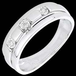 <a href=http://de.edenly.com/trilogie/ring-trilogie-byzantium-weissgold,1544,5.html?liste_cat=5 style=color:#fff;text-decoration:none;><u>Ring Trilogie Byzantium in Wei�gold</u><br><br><strike>940 €</strike> (-44%) <b style=color:#FF9999;>525 €</b></a>