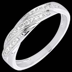 <a href=http://www.edenly.com/bagues-fines/bague-tresse-precieuse-or-blanc-diamants,1545,7.html style=color:#fff;text-decoration:none;><u>Bague tresse précieuse or blanc et diamants</u><br><br><strike>590 €</strike> (-20%) <b style=color:#FF9999;>470 €</b></a>