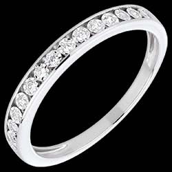 <a href=http://www.edenly.com/alliance-or-diamant/alliance-sertis-magiques-or-blac-diamants,1551,10.html?url=alliance-mariage-or-diamant&liste_cat=9X10X11X30X41X36X34X37X31 style=color:#fff;text-decoration:none;>alliance sertis magiques or blanc et diamants <br><b style=color:#FFE492;>420 €</b> (-30%) </a>