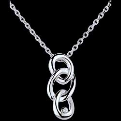 <a href=http://argent.edenly.com/collier-ras-le-cou-argent/collier-mava-argent-diamant,6268,2016.html?liste_cat=2016 style=color:#fff;text-decoration:none;><u>Collier Mava argent et diamant</u><br><br><b>79 €</b></a>