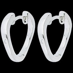 <a href=http://argent.edenly.com/creoles-argent/boucles-oreilles-creoles-sari-argent-diamant,6119,2023.html?liste_cat=2020X2022X2024X2023 style=color:#fff;text-decoration:none;><u>Boucles d'oreilles cr�oles Sari - Argent Diamant</u><br><br><strike>130 €</strike> (-31%) <b style=color:#FF9999;>90 €</b></a>