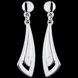 <a href=http://argent.edenly.com/boucles-d-orelles-pendantes-argent/boucles-oreilles-pendantes-paloma-argent-diamant,6121,2024.html?liste_cat=2020X2022X2024X2023 style=color:#fff;text-decoration:none;><u>Boucles d'oreilles pendantes Paloma - Argent Diamant</u><br><br><strike>110 €</strike> (-27%) <b style=color:#FF9999;>80 €</b></a>