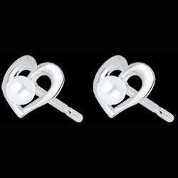 <a href=http://www.edenly.com/puces-diamants/boucles-oreilles-perle-coeurs-nacre-or-blanc,661,22.html?liste_cat=20X22X24X23X38 style=color:#fff;text-decoration:none;><u>Boucles d'oreilles Perle Coeurs de nacre or blanc</u><br><br><b>140 €</b></a>