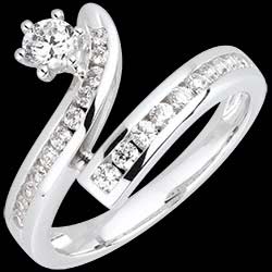 <a href=http://de.edenly.com/ringe-breit/diamant-starlet-weissgold,1561,8.html style=color:#fff;text-decoration:none;><u>Diamantring Sternschnuppe in Wei�gold</u><br><br><strike>3150 €</strike> (-53%) <b style=color:#FF9999;>1490 €</b></a>