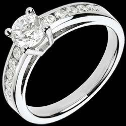 <a href=/creation-bague.php?produit=31129&url=anelli-di-fidanzamento&liste_cat=2X3X4X5X12 style=color:#fff;text-decoration:none;>Anello su misura 31129 <br><b>6670 €</b></a>